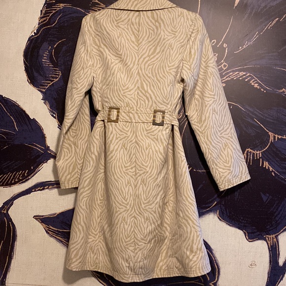 Washable light weight lined trench - Picture 2 of 11
